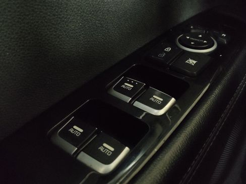 Used 2019 Kia Sorento SX image 27