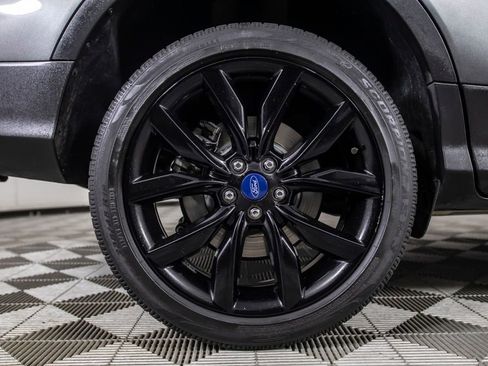Used 2017 Ford Escape SE w/ SE Sport Appearance Package FWD image 19