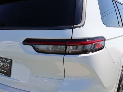 New 2026 Jeep Grand Cherokee L Limited AWD/4WD image 39