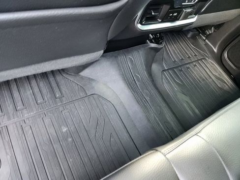 Used 2023 GMC Sierra 3500 Denali w/ Denali Ultimate Package image 9