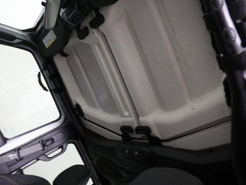 Used 2024 Jeep Gladiator Sport image 12