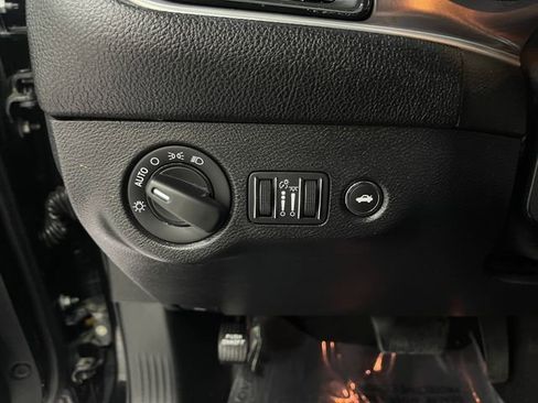 Used 2019 Dodge Challenger SXT image 20