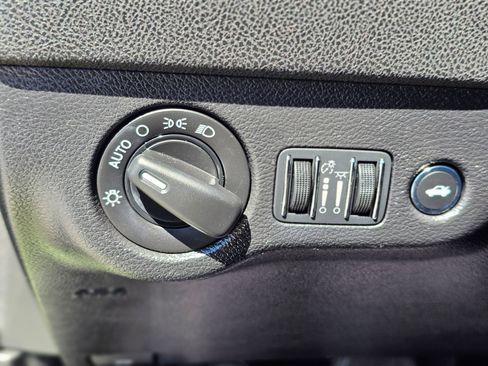 Used 2022 Dodge Charger SXT w/ Blacktop Package image 19