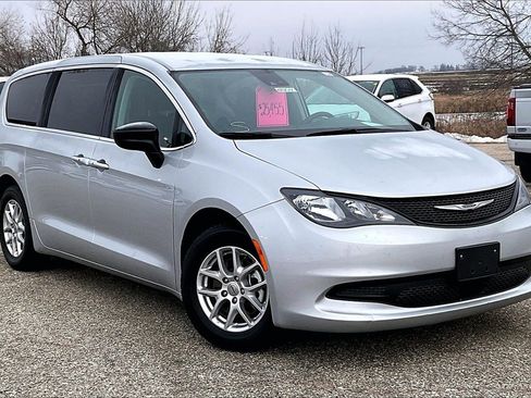 Used 2024 Chrysler Voyager LX image 1