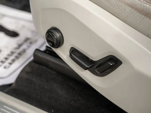 Used 2017 Volvo XC90 T6 Momentum w/ Vision Package image 17