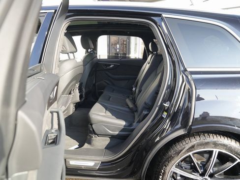 Used 2021 Audi Q7 3.0T Prestige image 32