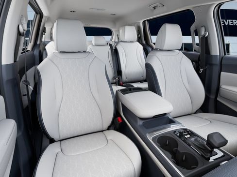 New 2026 Kia Carnival EX FWD image 17