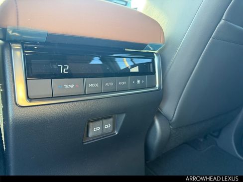 Used 2026 Lexus GX 550 550 Premium w/ Cold Area Package image 23