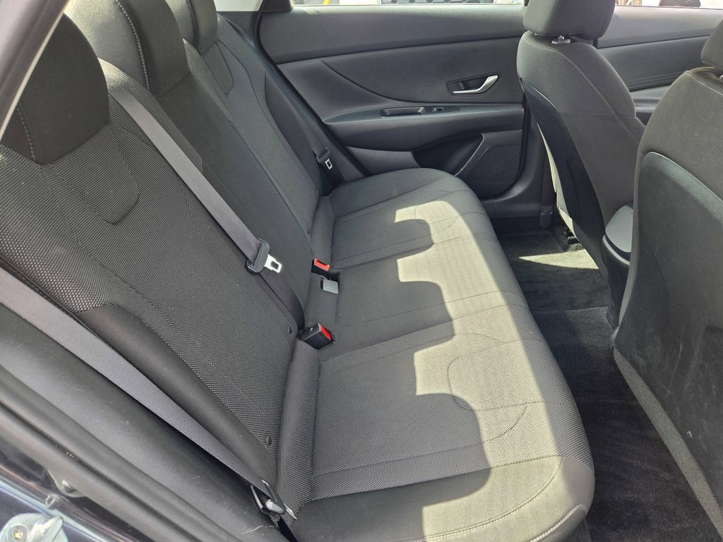 Used 2023 Hyundai Elantra SE w/ Cargo Package FWD image 14