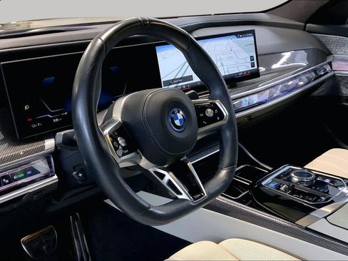 Used 2024 BMW i7 xDrive60 w/ Executive Package AWD/4WD image 17