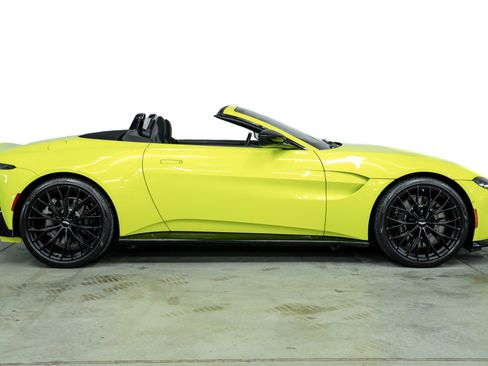 Used 2022 Aston Martin V8 Vantage Roadster image 44