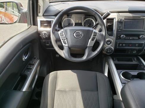 Used 2017 Nissan Titan SV AWD/4WD image 18