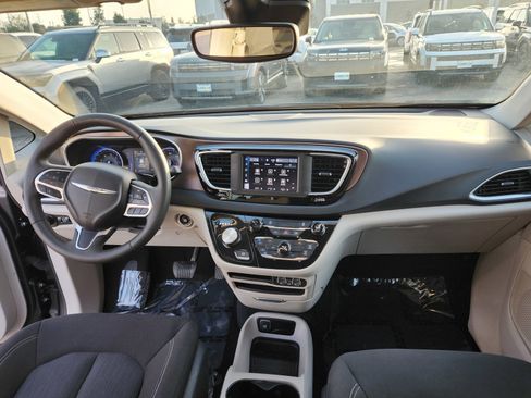 Used 2023 Chrysler Voyager LX image 54