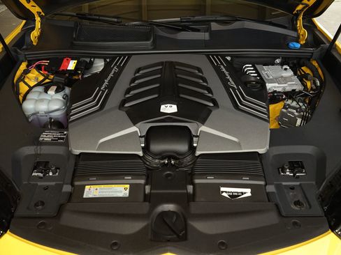 Used 2023 Lamborghini Urus S image 33