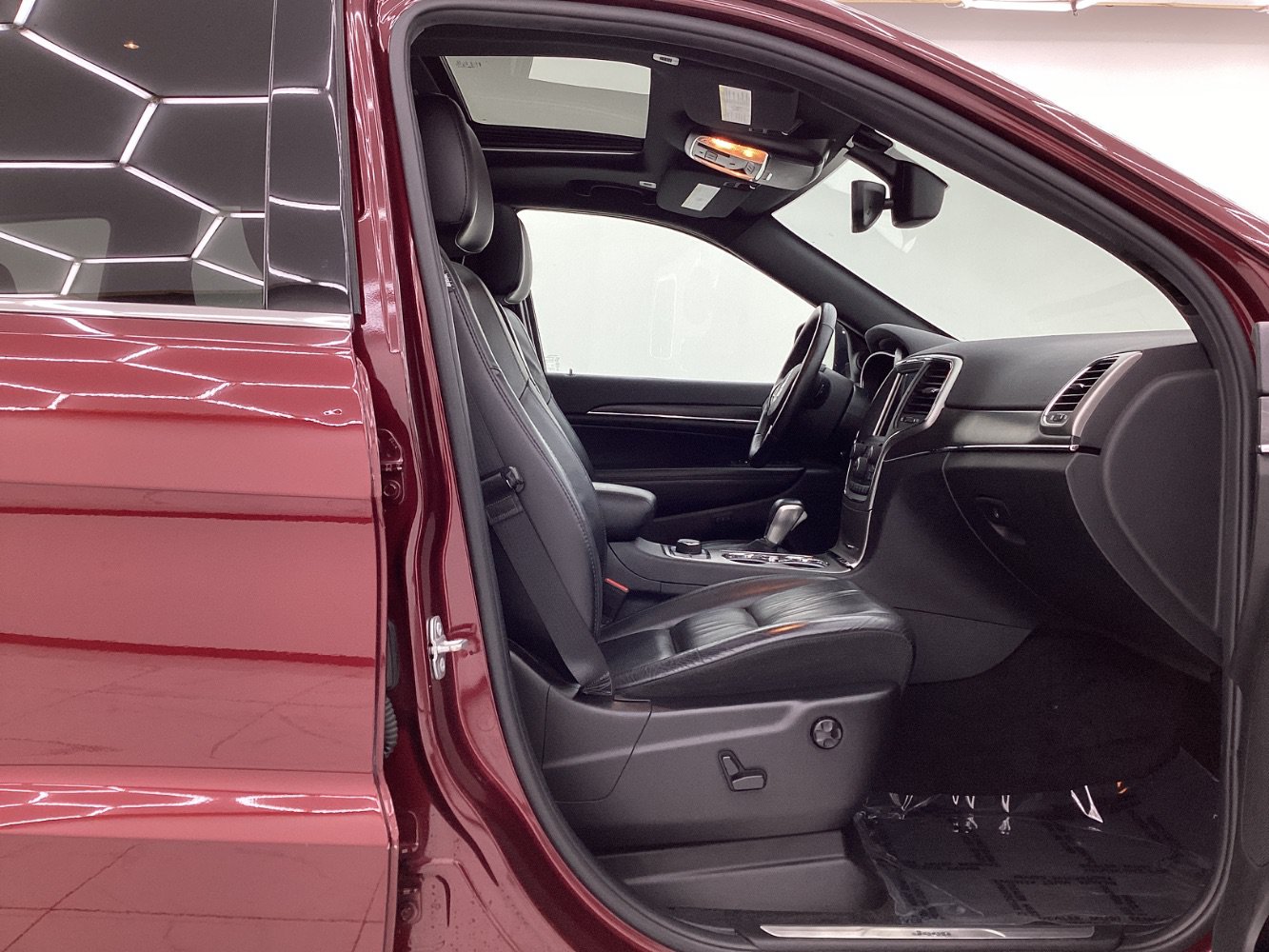 Used 2018 Jeep Grand Cherokee Limited AWD/4WD image 15