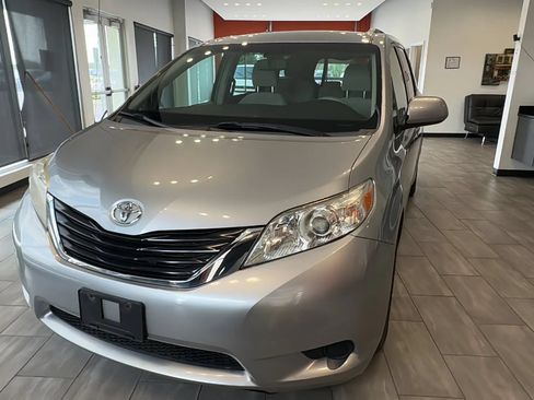 Used 2014 Toyota Sienna LE FWD image 7