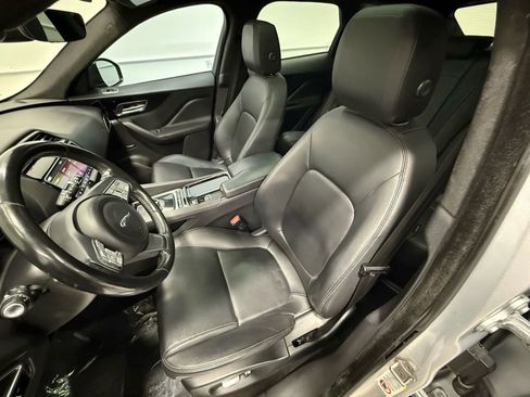 Used 2019 Jaguar F-PACE Premium image 18