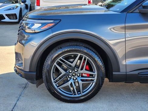 Used 2025 Ford Explorer ST image 15