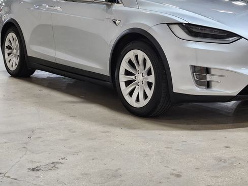 Used 2018 Tesla Model X 75D image 16