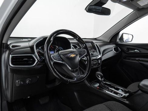 Used 2022 Chevrolet Equinox LT w/ Driver Convenience Package image 13