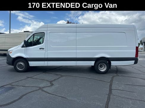 Used 2025 Mercedes-Benz Sprinter 3500 image 4