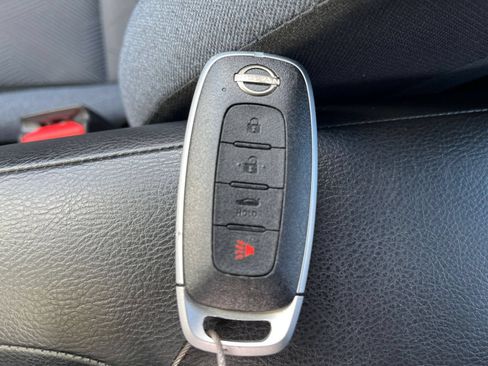 Used 2025 Nissan Versa SV FWD image 25