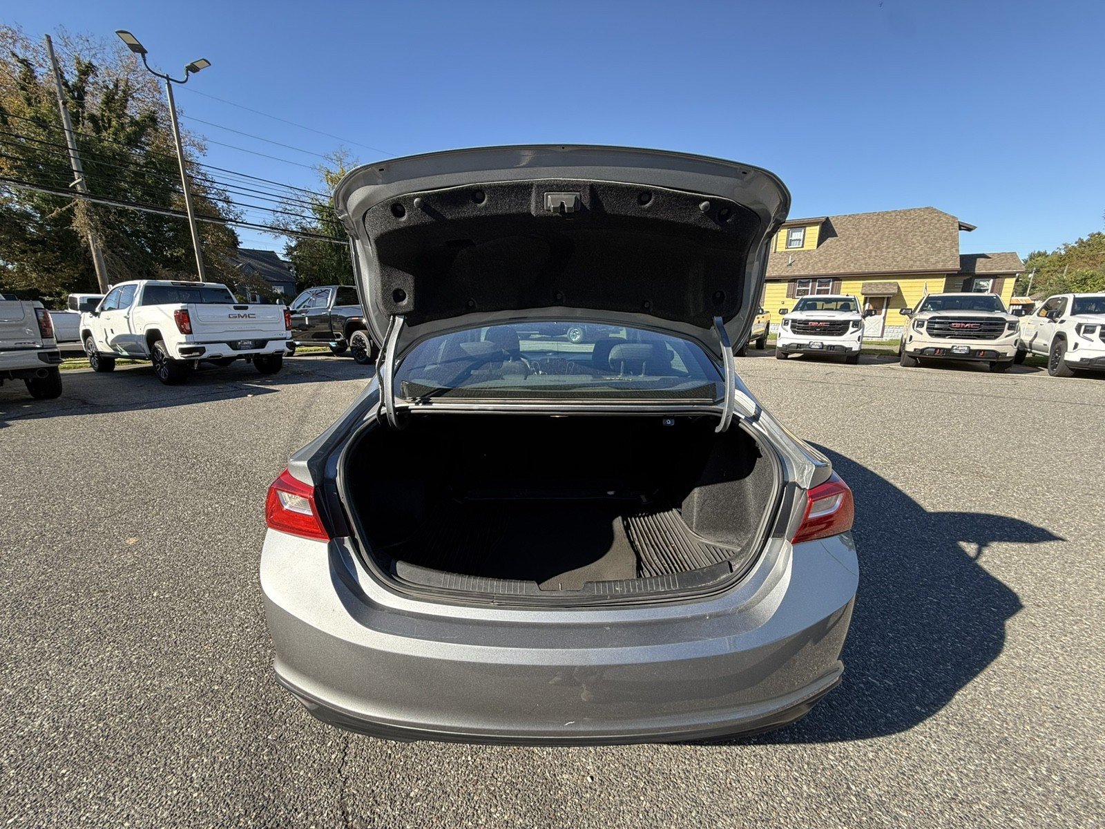 Used 2023 Chevrolet Malibu LT FWD image 28