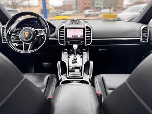 Used 2017 Porsche Cayenne Platinum Edition AWD/4WD image 9