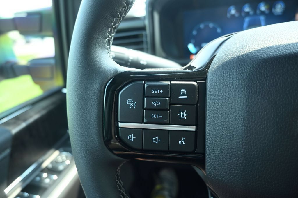 New 2026 Ford F250 Lariat w/ Black Appearance Package AWD/4WD image 9