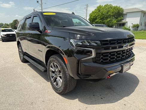 Used 2023 Chevrolet Tahoe Z71 w/ Luxury Package AWD/4WD image 3