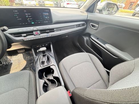 Used 2025 Kia K4 LXS image 37