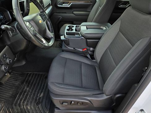 Used 2024 Chevrolet Silverado 1500 LT AWD/4WD image 32