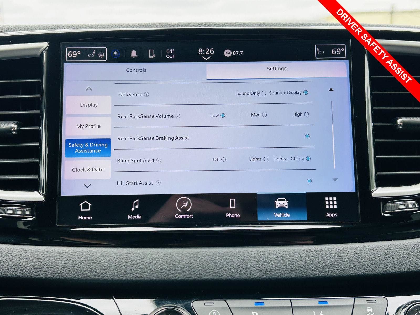 Used 2024 Chrysler Pacifica Touring-L FWD image 8
