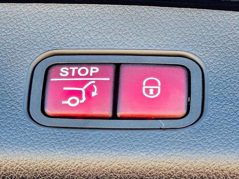 Used 2024 Mercedes-Benz GLC 300 GLC 300 image 35