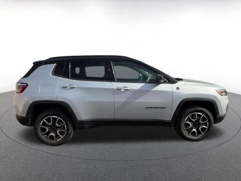 Used 2025 Jeep Compass Trailhawk image 16