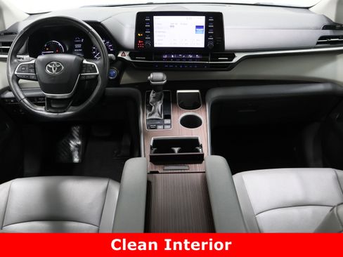 Certified 2021 Toyota Sienna XLE image 32