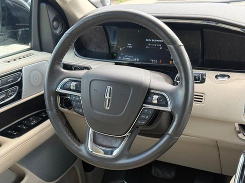 Certified 2020 Lincoln Navigator Reserve w/ Luxury Package AWD/4WD image 19