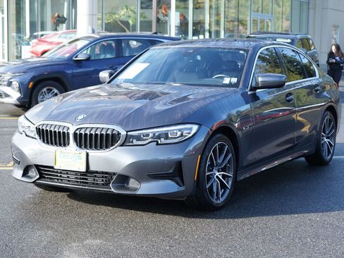 Used 2022 BMW 330e image 1