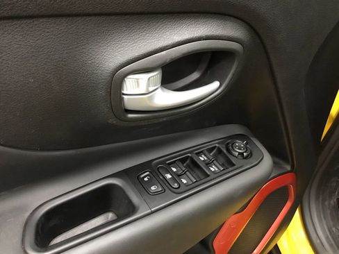 Used 2023 Jeep Renegade Trailhawk w/ Trailer Tow Group AWD/4WD image 9