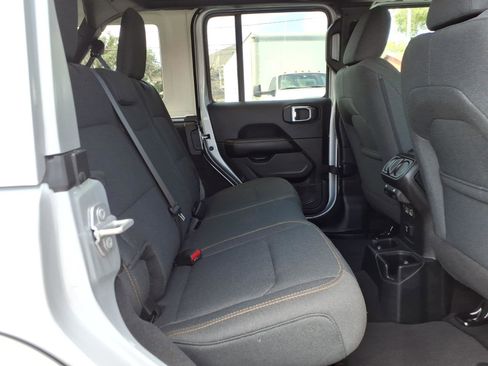 Used 2024 Jeep Wrangler Unlimited Sahara AWD/4WD image 15