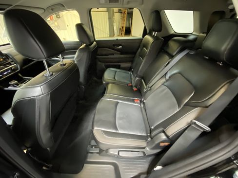 Used 2024 Nissan Pathfinder SL image 24