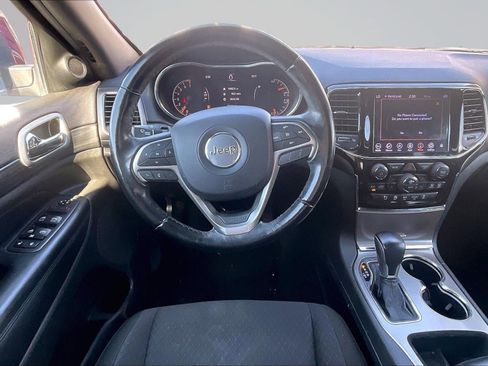 Used 2020 Jeep Grand Cherokee Laredo w/ 18" Wheel & 8.4" Radio Group image 5