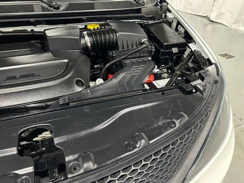 Used 2023 Chrysler Voyager LX image 71