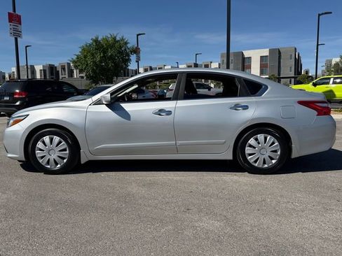 Used 2016 Nissan Altima 2.5 S w/ Power Driver Seat Package FWD image 2