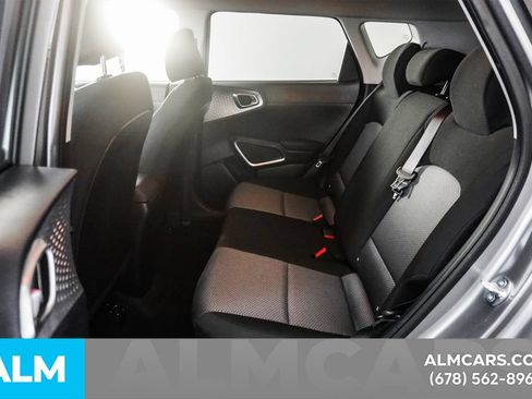 Used 2025 Kia Soul LX w/ LX Technology Package FWD image 11