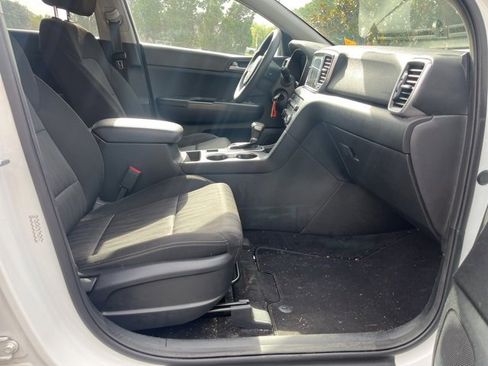 Used 2020 Kia Sportage LX image 11