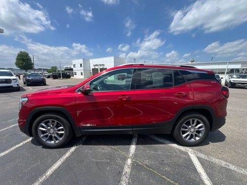 Used 2024 GMC Terrain SLT FWD image 9