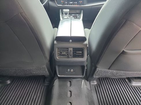 Used 2023 Nissan Rogue SV image 7