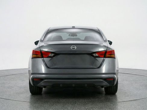 Used 2025 Nissan Altima 2.5 SV FWD image 7
