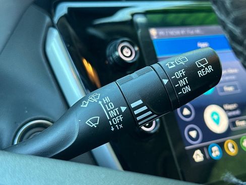 Used 2022 Chevrolet Bolt EUV LT w/ Convenience Package FWD image 39